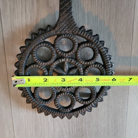 Vintage Cast Iron Trivet With Ornate Design & Handle - Picture 6 of 7